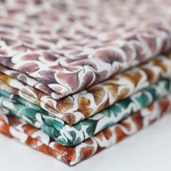 Poplin Katoen Digitale Print - Ginkgo Blad Oker Poplin Katoen Digitale Print - Ginkgo Blad Oker